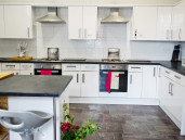 Two ovens in this shared student kitchen in Sheffield - Thumbnail