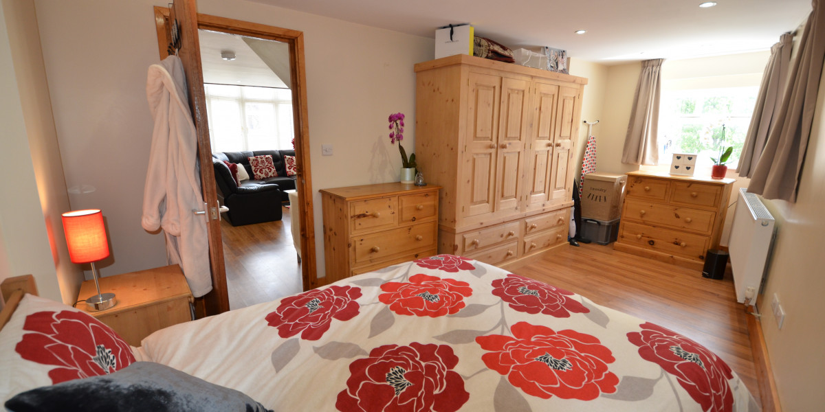 Spacious Bedroom King Size Bed, Furnished