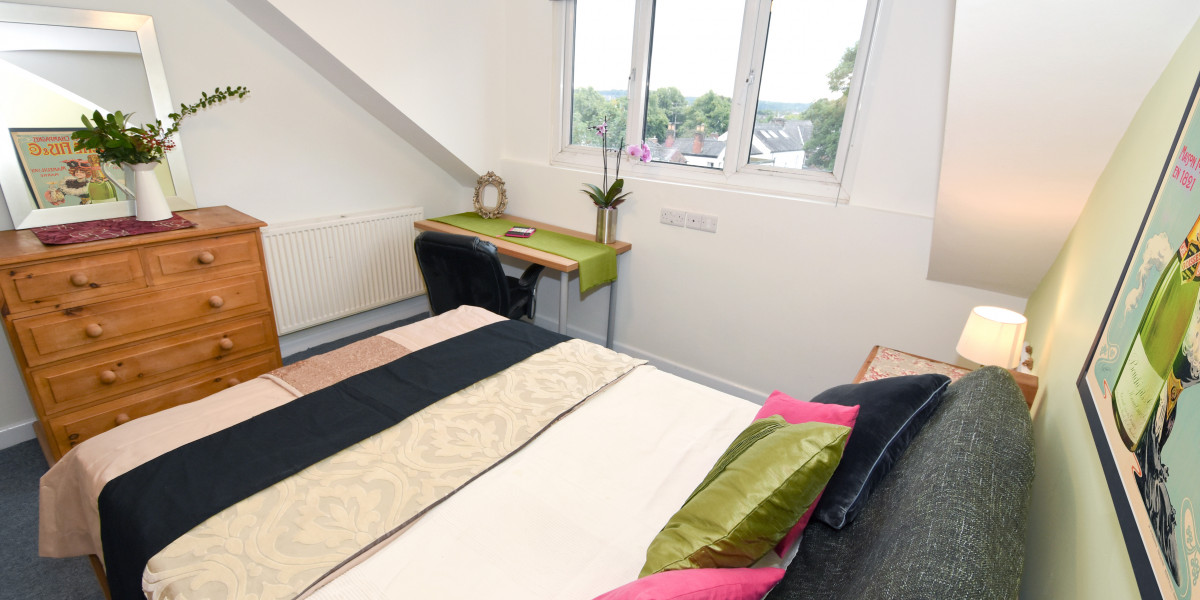 Comfy double bedroom at student flat, Priory House, just of London Road in Sheffield