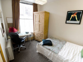 Double bed with study area in student shared house in Sheffield - Thumbnail