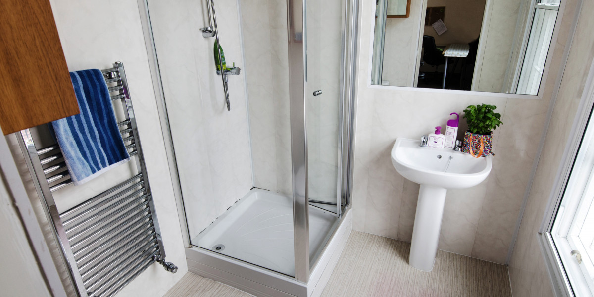 Walk in shower cubicle in student room to rent in Sheffield