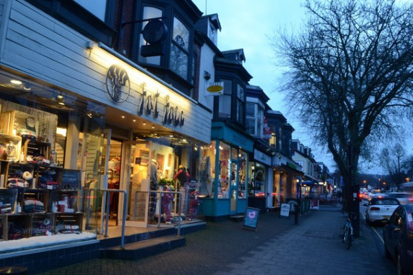 Ecclesall Road is a popular place for students to live in Sheffield. Sheffield Property to Let has plenty of student houses and flats on Ecclesall Road.