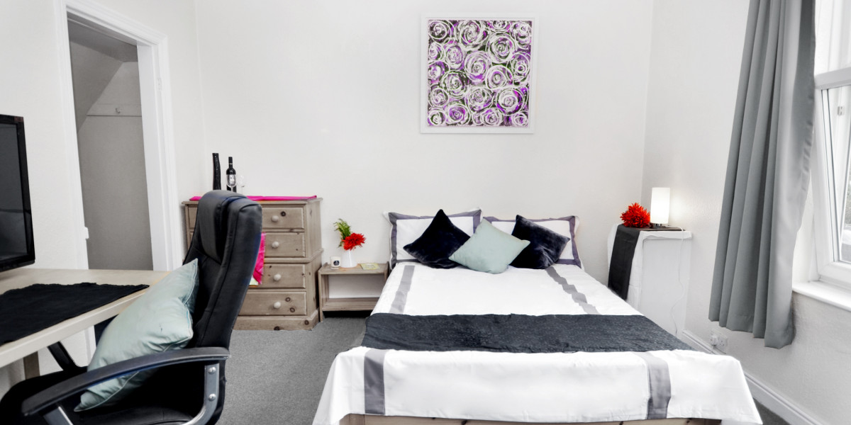 This 3 bedroom flat, rented by Sheffield Property to Let, has a large double bedroom.