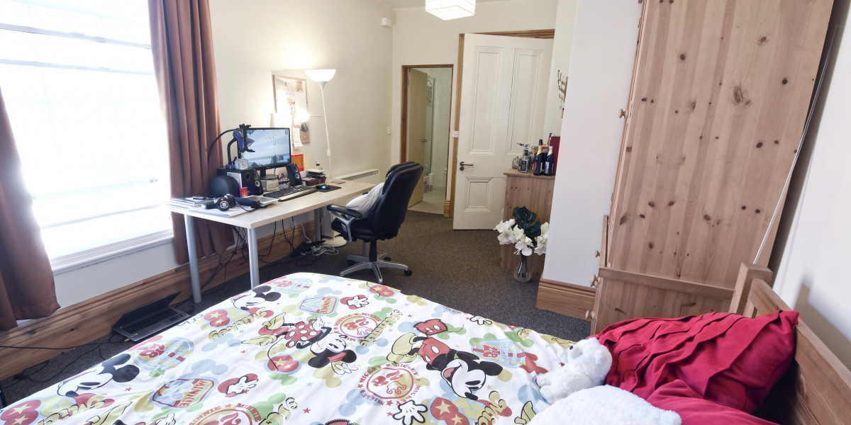 Room 6 is a double room with study area, ensuite and bills included