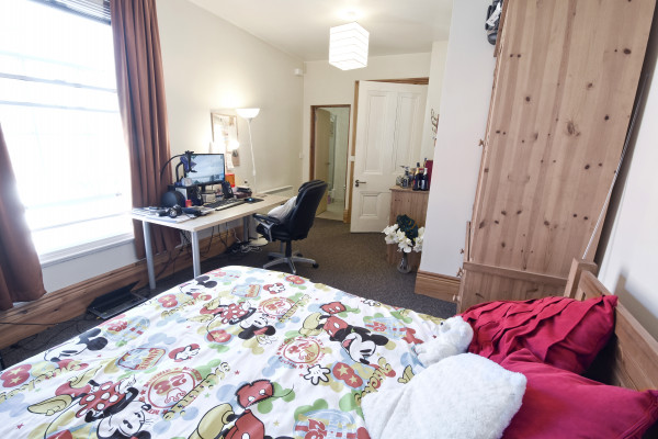 Room 6 is a double room with study area, ensuite and bills included