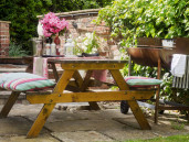 Coach House shared outdoor area: garden, BBQ area and car parking - Thumbnail